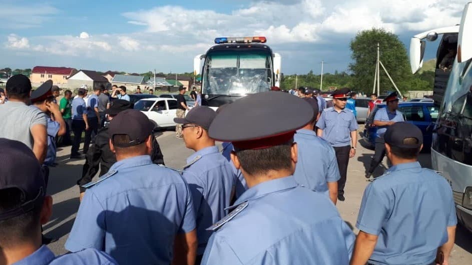 Qirg‘izistondagi qishloqda qirg‘izlar va turklar o‘rtasida mojaro kelib chiqdi. O‘nlab uylarga zarar yetgan, Turkiya elchisi qishloqqa yetib keldi