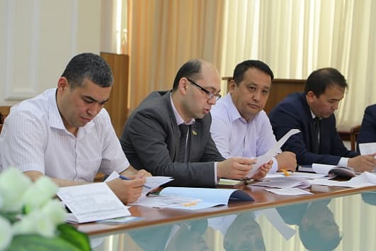Hokimning xalq deputatlari Kengashi raisi maqomini bekor qilish bo‘yicha qonun loyihasi parlamentga kiritiladi