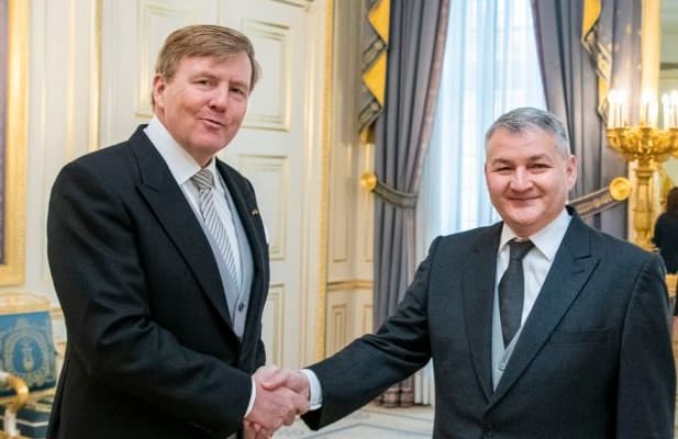 Dilyor Hakimov Niderlandiya qiroliga ishonch yorliqlarini topshirdi