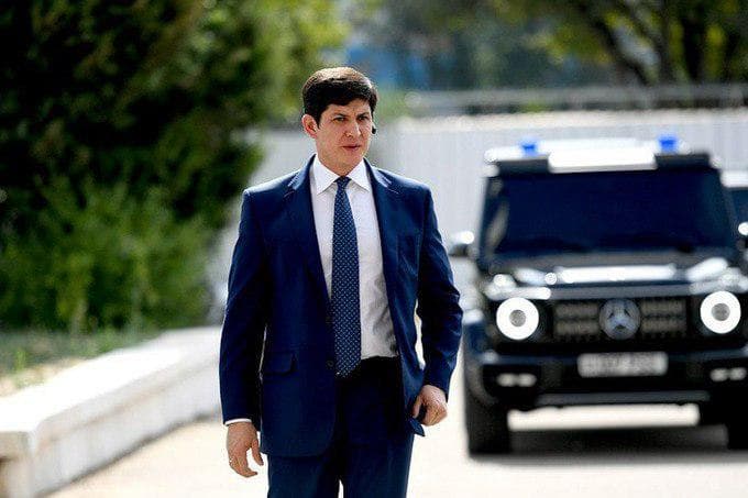 Отабек Умаров: тонировка машины не помешает обеспечить безопасность