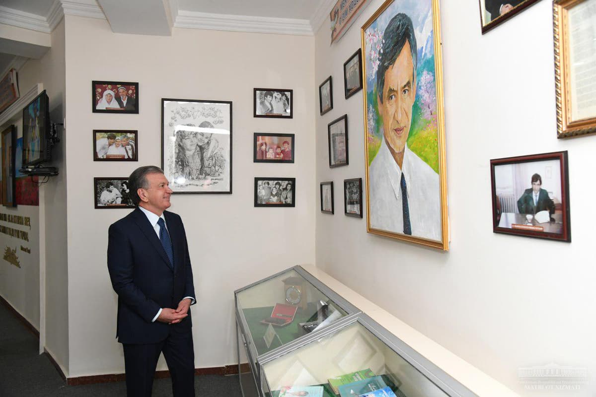 Shavkat Mirziyoyev Muhammad Yusuf ijod maktabiga avtobus sovg‘a qildi