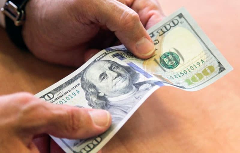 Shahrisabz tumani hokimining o‘rinbosari 100 dollar pora bilan ushlandi