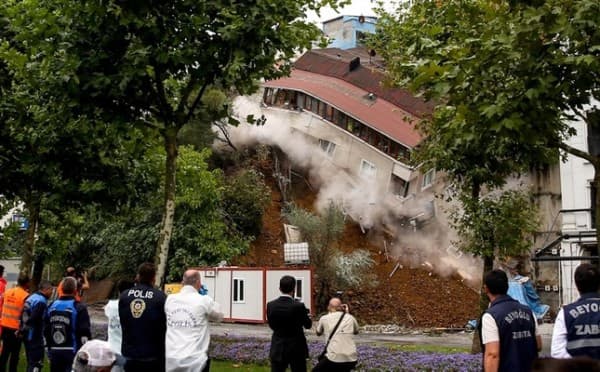 Istanbulda to‘rt qavatli uy qulab tushdi
