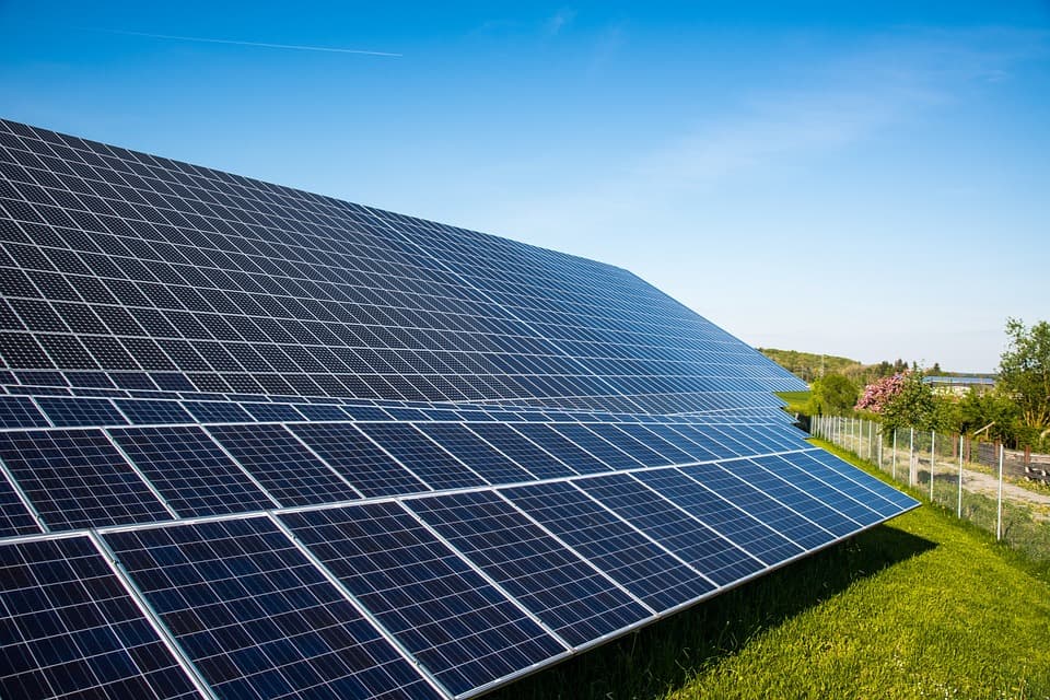 O‘zbekiston elektroenergetikasi kelajagi belgilanmoqda. Quyosh va shamoldan energiya olinishi rejada bor