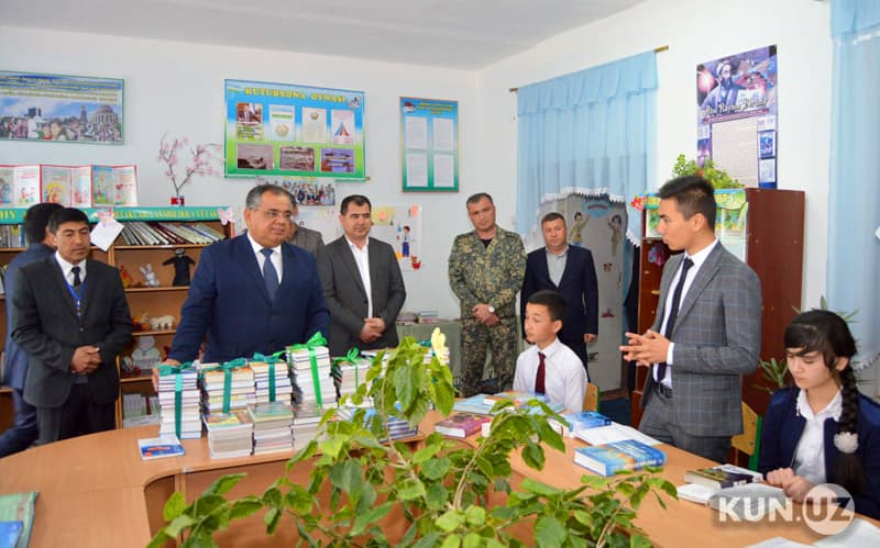 «Kitob chellenj»: tashabbusni Navoiy viloyati rahbarlari va samarqandlik deputatlar davom ettirishdi