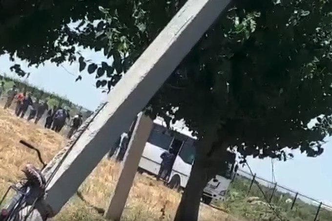 Qashqadaryoda fermerlarning ishchilariga kishan taqib, ularni avtobusga qamagan IIB boshlig‘i ishdan olindi