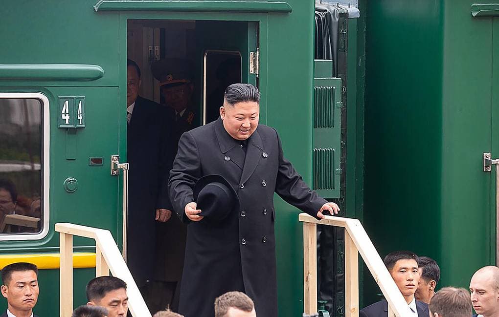 Kim Chen In Rossiyaga yetib keldi 