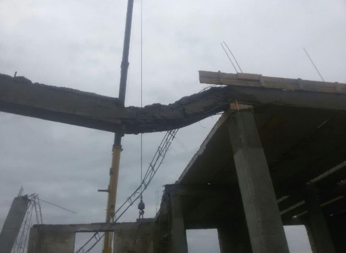 В Бухаре на базаре обрушилась плита, четыре человека получили травмы