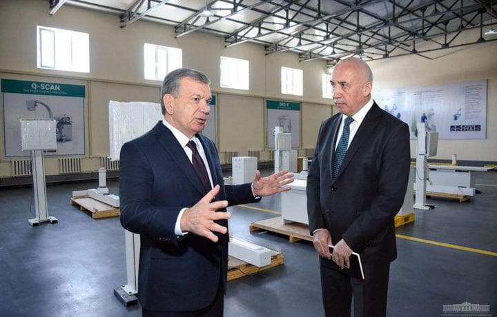 Shavkat Mirziyoyev Farg‘onada rentgen asbob-uskunalari ishlab chiqariladigan qo‘shma korxonani borib ko‘rdi