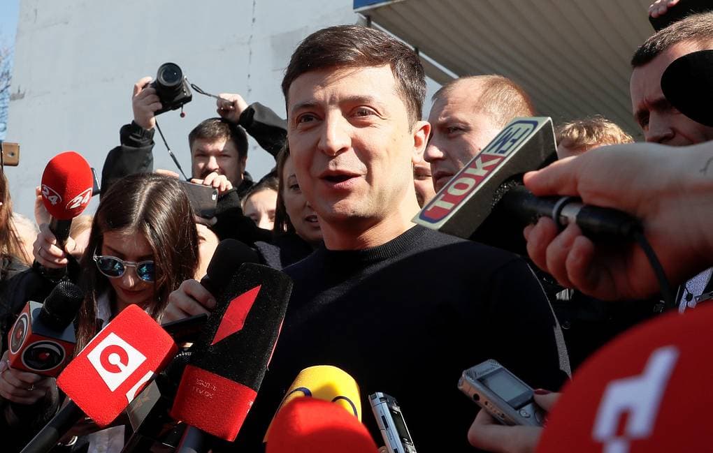 Зеленскийнинг рейтинги Порошенконикидан 47 фоиз кўпроқни ташкил қилмоқда