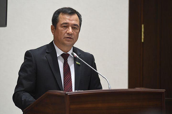 Senator: bugun yana o‘sha-o‘sha bachkanalik, manmanlik, pul sochish, qator-qator mashinalarda sayr qilish holatlari avjga chiqdi 