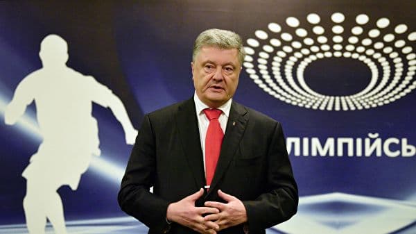 Poroshenko debat o‘tkazish uchun stadionga keldi, Zelenskiy esa kelmadi