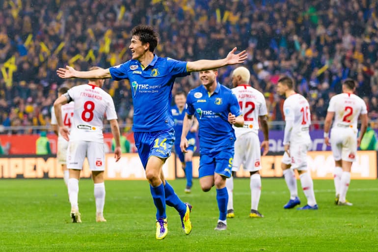 Shomurodov o‘zini Messi va Ozmunga qiyoslashlariga munosabat bildirdi