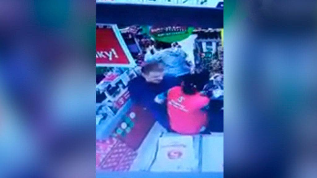 Под Тулой в супермаркете продавщицу из Узбекистана зарезали на глазах покупателей