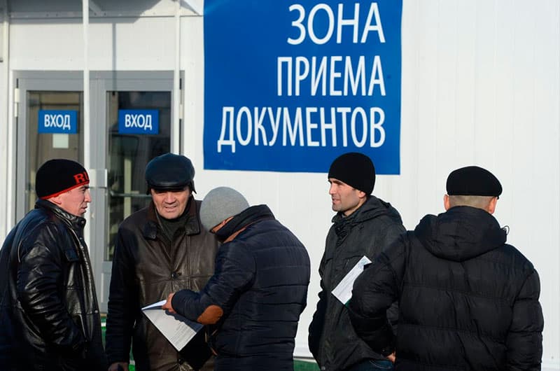 Сахалинда мигрантларга ўндан ортиқ соҳаларда ишлаш тақиқланди