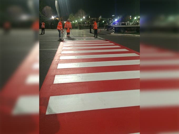 Foto: Toshkentda oq va qizil ranglar qo‘llangan ilk piyodalar o‘tish yo‘li sinovdan o‘tkazilmoqda