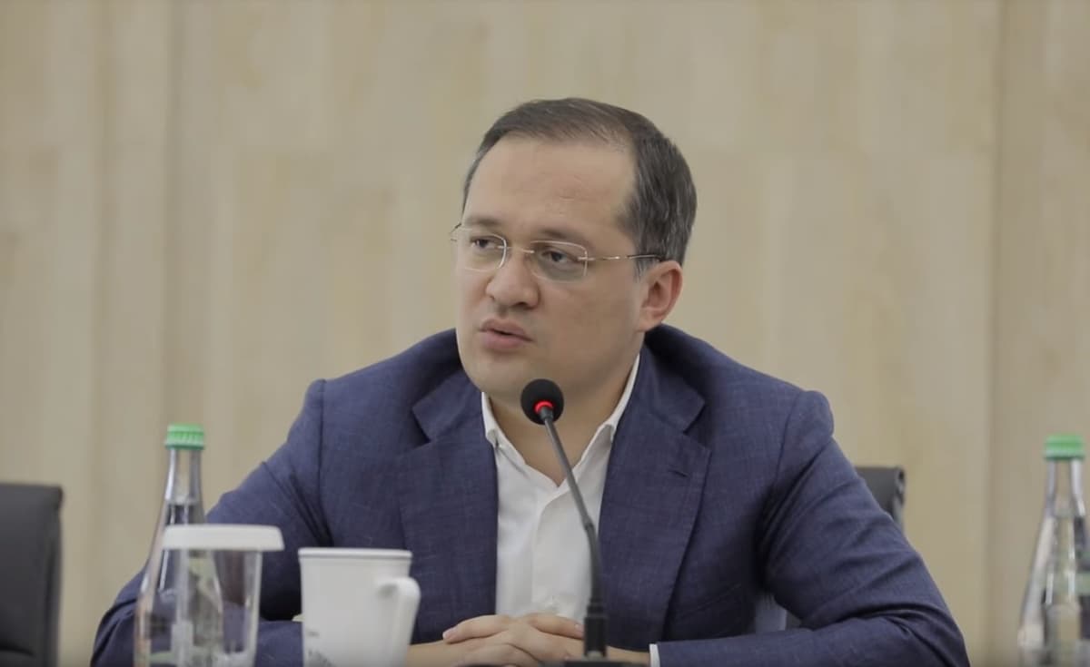 «So‘z erkinligi - birovni haqorat qilish mumkin deganimas». Komil Allamjonov ikki bloger o‘rtasidagi nizoga munosabat bildirdi