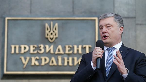 Порошенко Зеленскийни табриклади ва у билан яқин орада учрашишга келишиб олди
