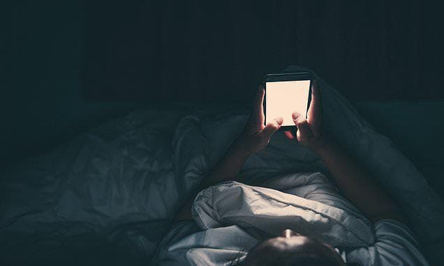 Xitoylik tuni bilan smartfonda o‘ynagandan keyin bir ko‘zi ko‘rmay qoldi