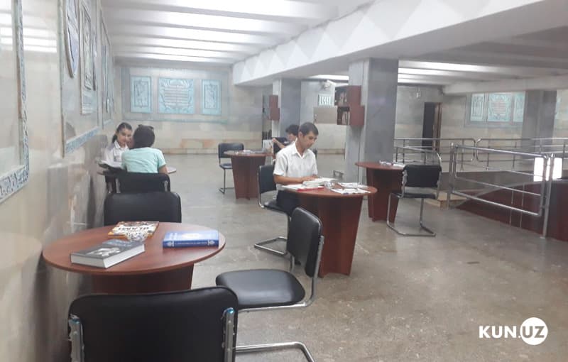 Foto: Toshkent metrosida kichik kutubxona tashkil etildi