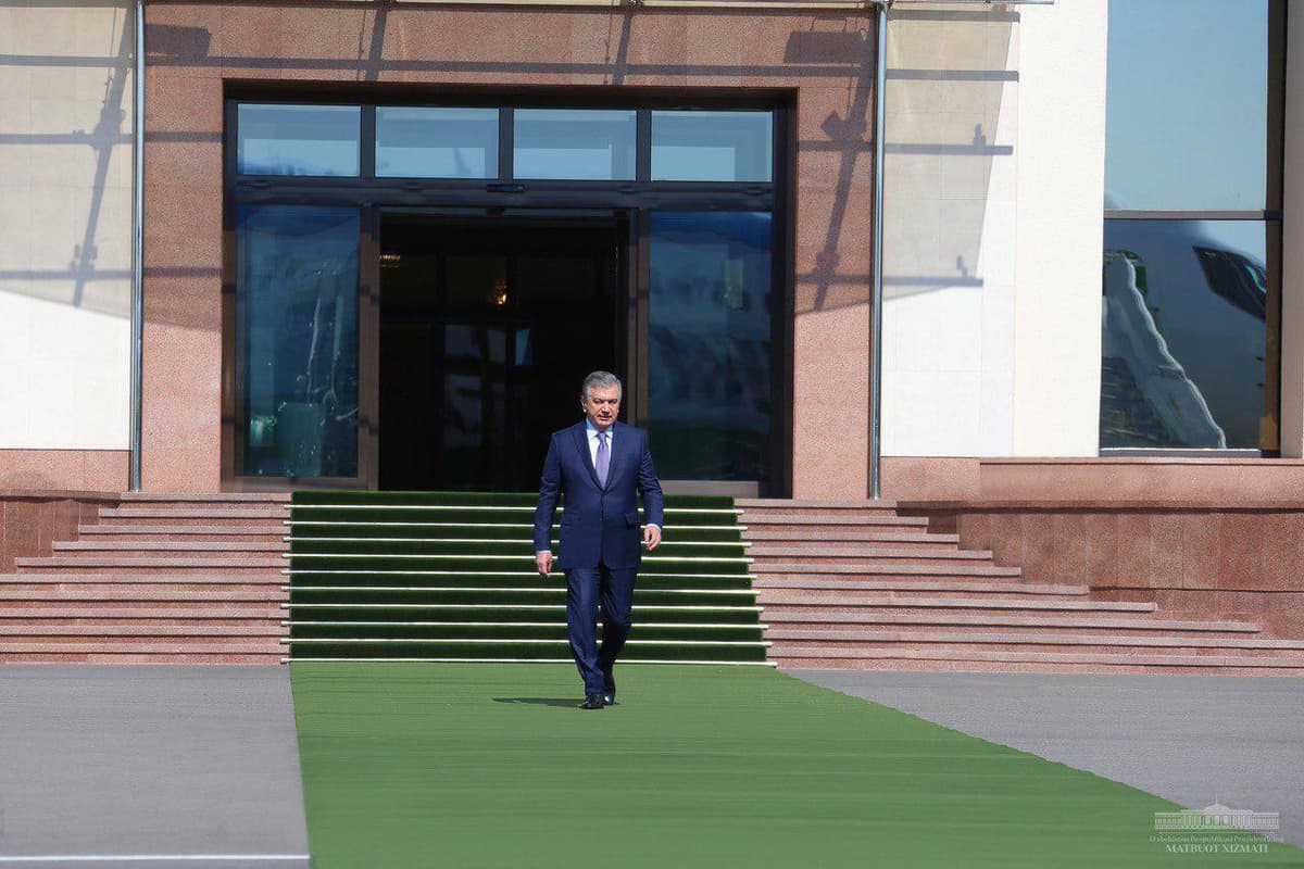 Prezident Andijonga yo‘l oldi