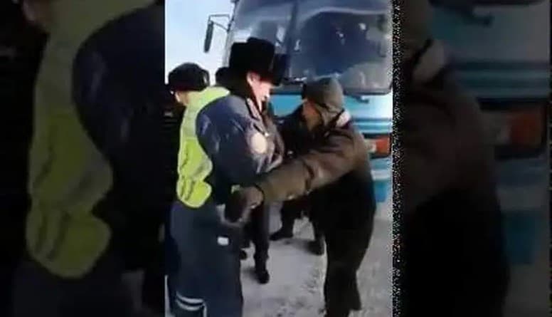 Qozog‘istonda politsiya 56 o‘zbekistonlikka yordam ko‘rsatdi (video)  