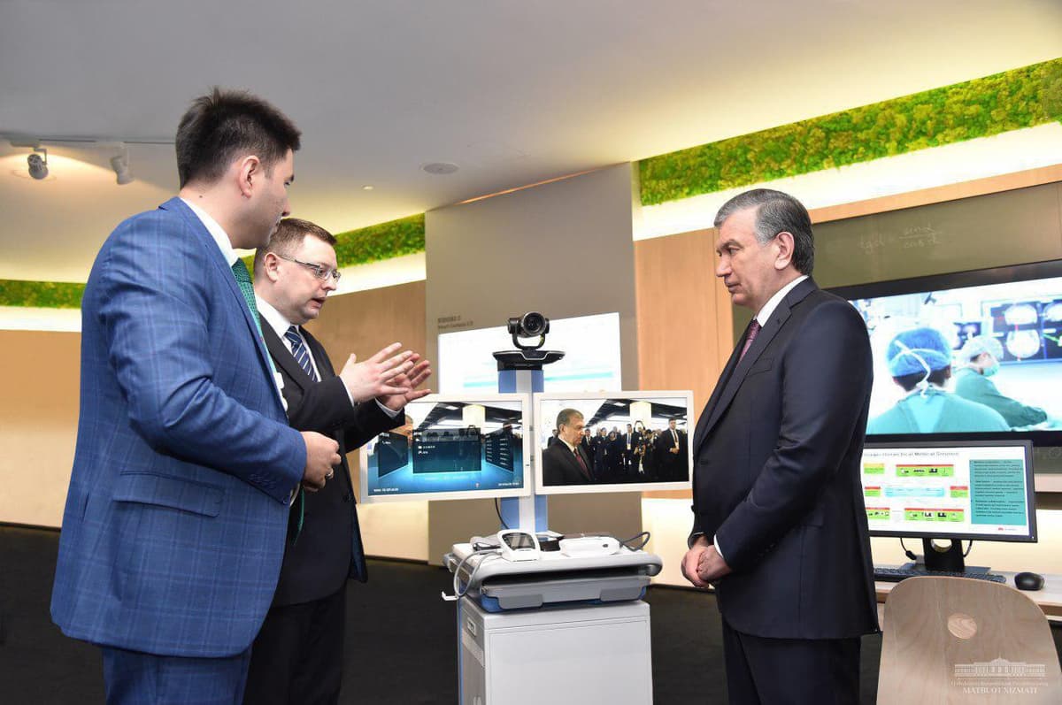Shavkat Mirziyoyev Huawei'ning Innovatsiyalar markaziga bordi