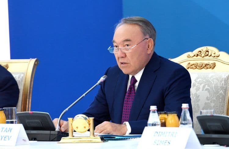 Nazarboyev «hokimiyat tranziti» haqida: O‘ta noyob hodisa emas
