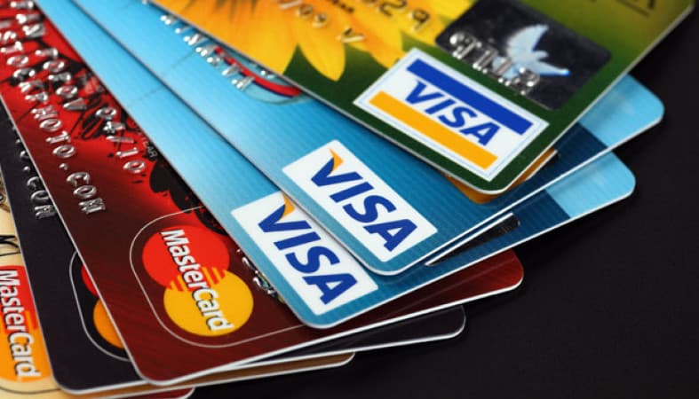 Real competition between Humo and UzCard appears when they start issuing Visa and MasterCard salary cards