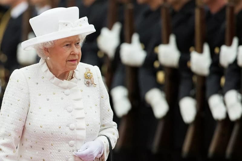 Qirolicha Yelizaveta II Britaniya parlamentiga muddatdan avval saylovlar o‘tkazilishini ma'qulladi