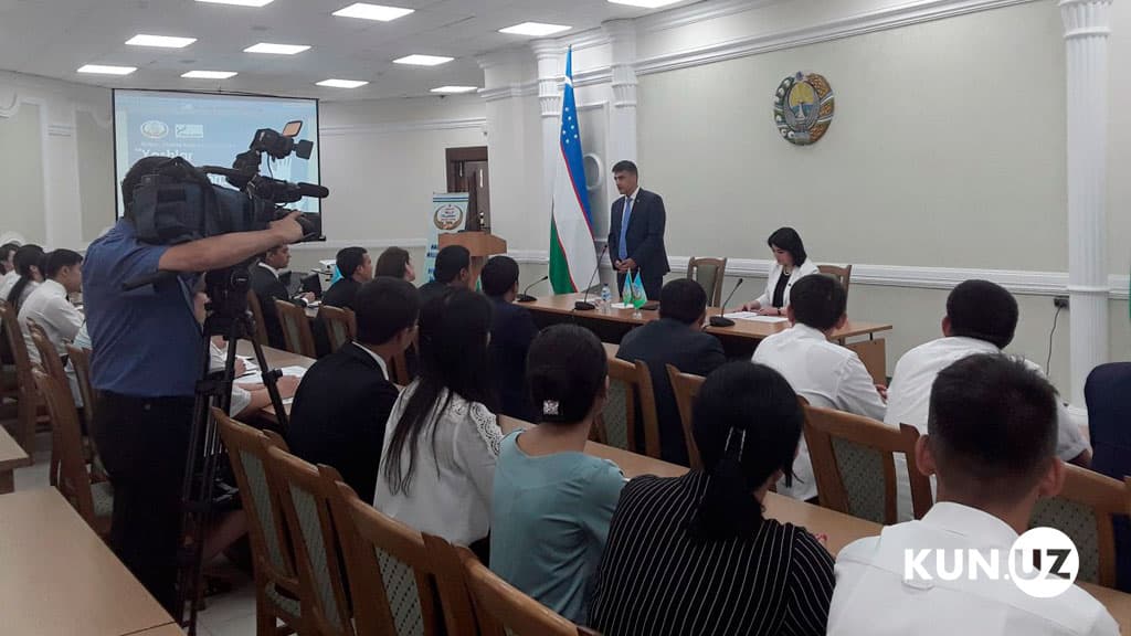 Alisher Qodirov: partiyamiz tizimida ayollarning bir soat kamroq ishlashiga sharoit yaratib berish amaliyotini sinovdan o‘tkazyapmiz
