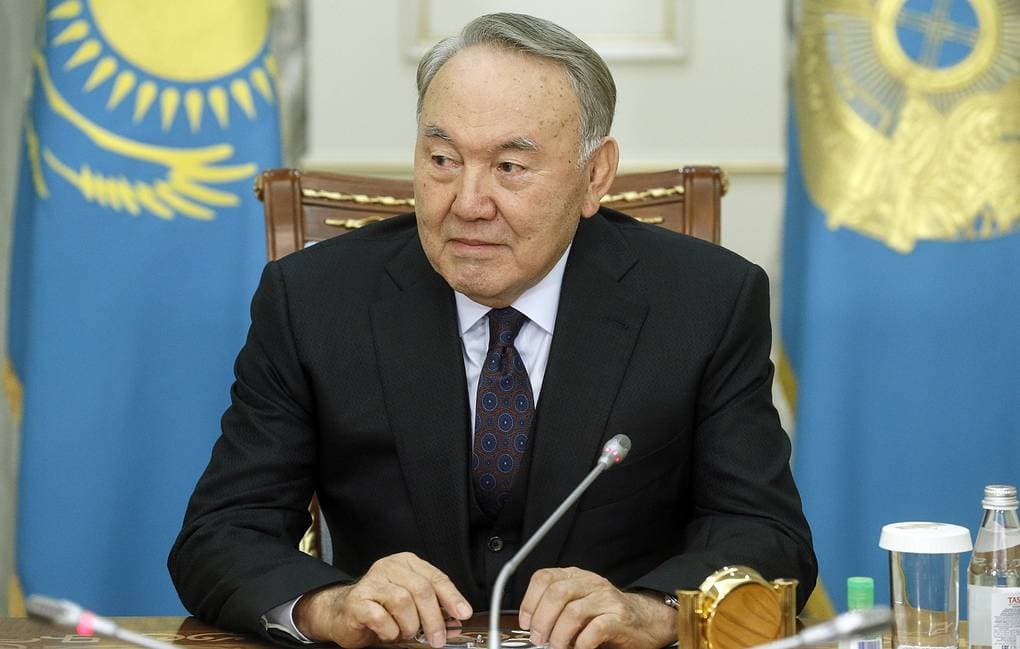 Nazarboyev prezidentlik vakolatini topshirishga uch yil tayyorgarlik ko‘rganini aytdi