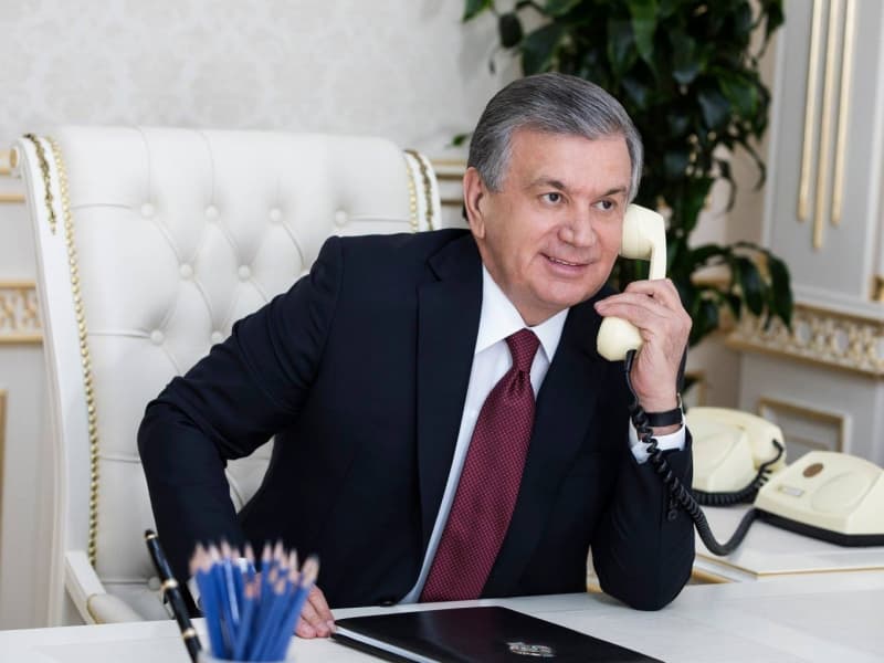 Президент Узбекистана провел телефонный разговор с президентом Кыргызстана