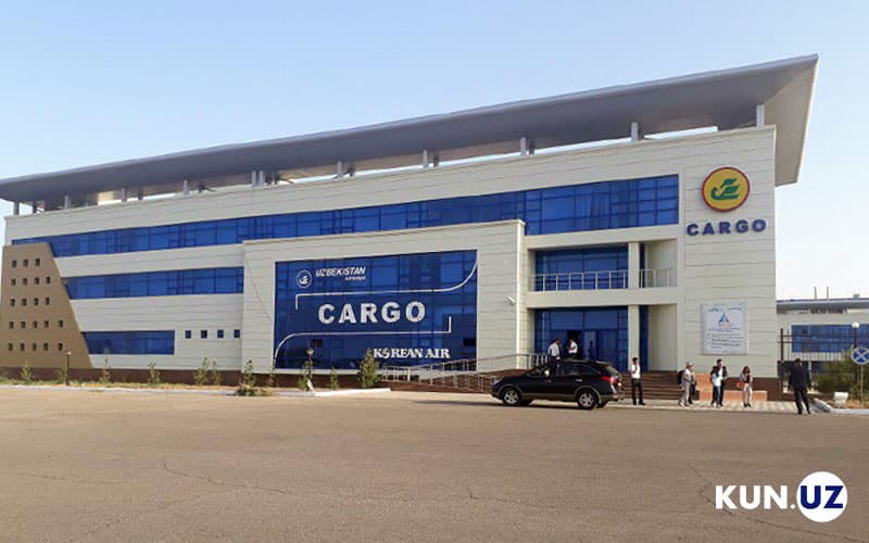 «Navoiy» aeroportida xalqaro kur'yerlik jo‘natmalarining bojxona rasmiylashtiruvi vaqtincha to‘xtatildi. Yechilishi zarur bo‘lgan muammolar talaygina