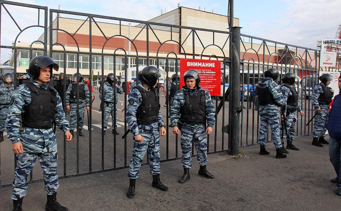 Moskvadagi ikkita bozorda O‘zbekiston va Tojikistondan kelgan o‘nlab migrantlar qo‘lga olindi
