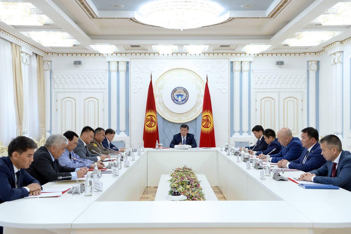 Jeenbekov Qirg‘iziston xavfsizlik kengashini chaqirdi