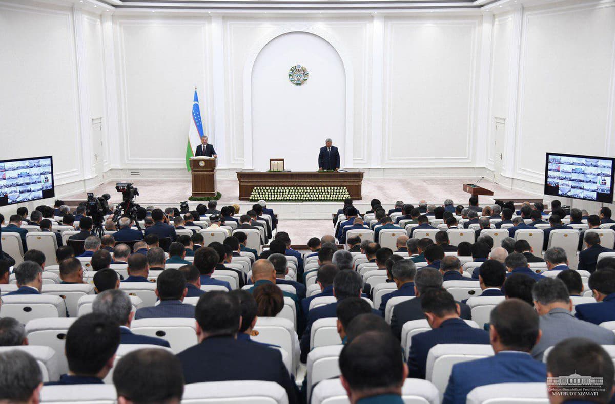 Shavkat Mirziyoyev: «Agar xalqimizga suv ham berolmasak, kabinetda o‘tirishga haqqimiz yo‘q»