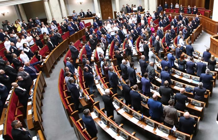 Zelenskiy Radaga qarshi. U inauguratsiyasi vaqtida parlamentni tarqatib yuborishini e'lon qildi