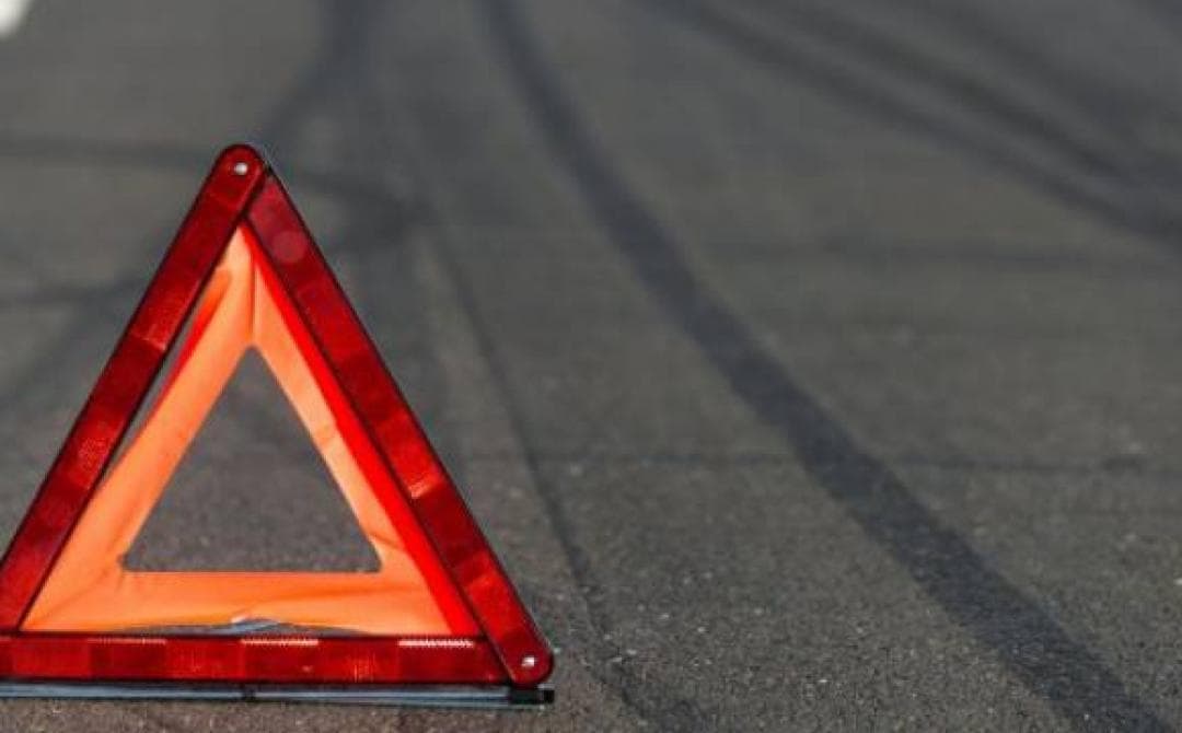 Самарқандда фожиали ЙТҲ: 19 ёшли ҳайдовчи бошқарган «КамАЗ» «Нексия-3»ни босиб кетди