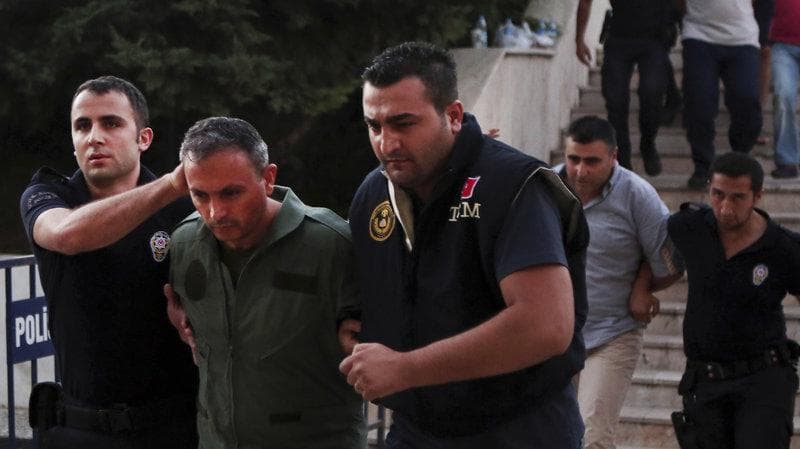 Turkiyada davlat to‘ntarishiga aloqadorlikda gumonlangan 200dan ortiq harbiyni hibsga olishga order berildi