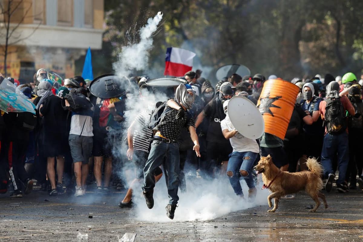 Chilidagi namoyishlarda 300 ga yaqin odam ko‘zidan jarohat oldi 