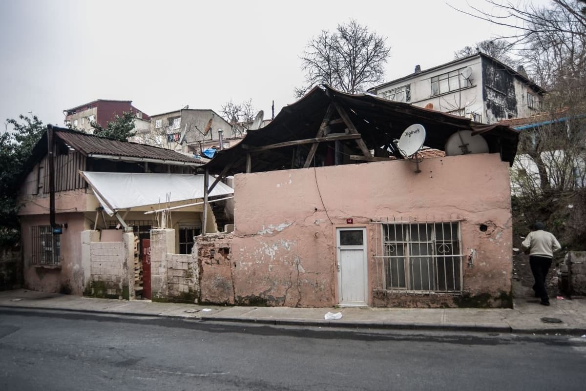 Turkiyada noma'lum inson kambag‘allarga pul qoldirib ketmoqda