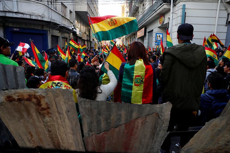 Боливия потребовала от всех венесуэльских дипломатов покинуть страну