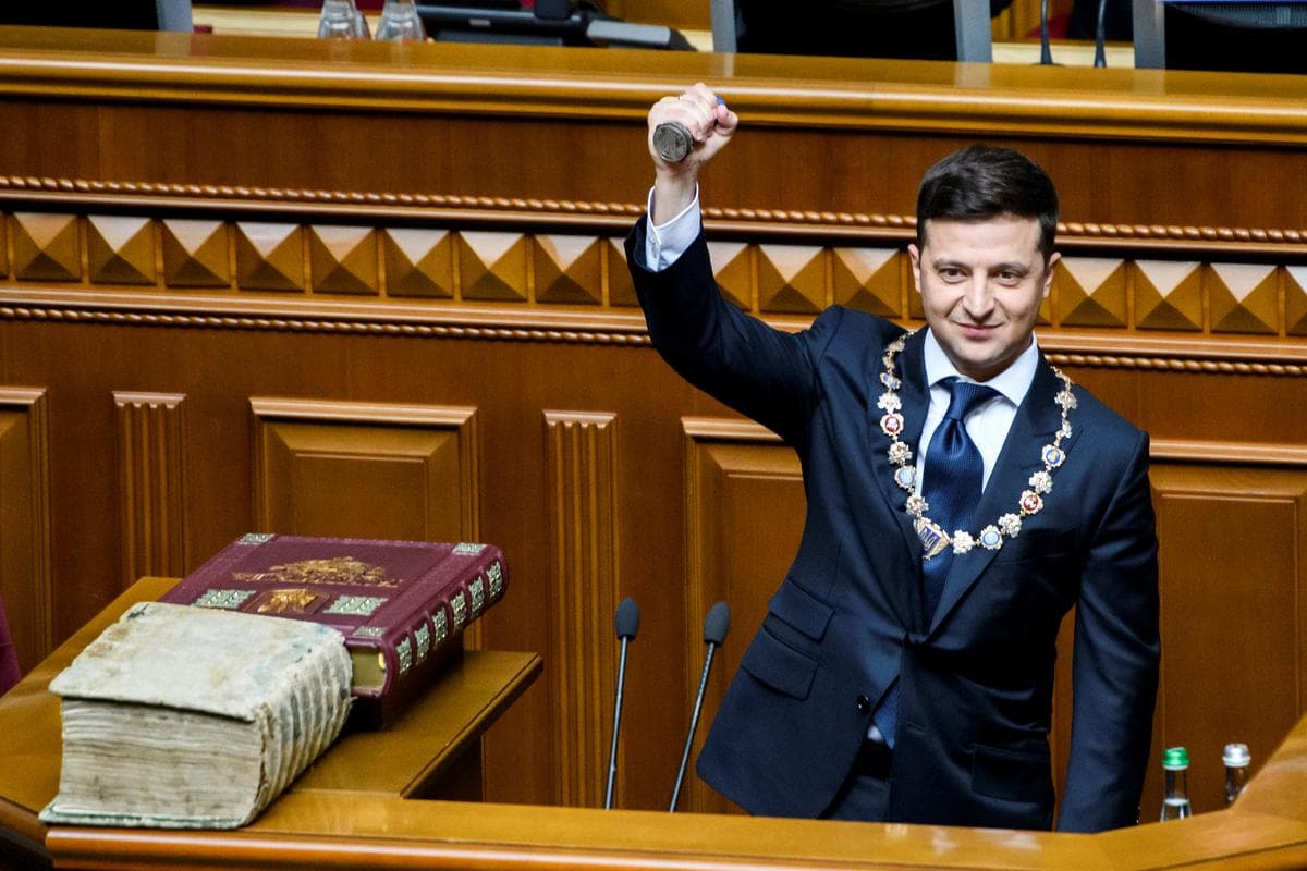 Зеленский президент сифатидаги илк фармонини имзолади