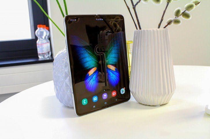 Texnologiya olamida yangi trend: Samsung’ning ilk buklama smartfoni qanchalik chidamli va uning narxi qancha?