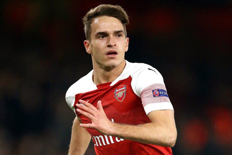 “Arsenal” futbolchisi masjidga nomaqbul kiyimda kirgani uchun dashnomlarga qoldi