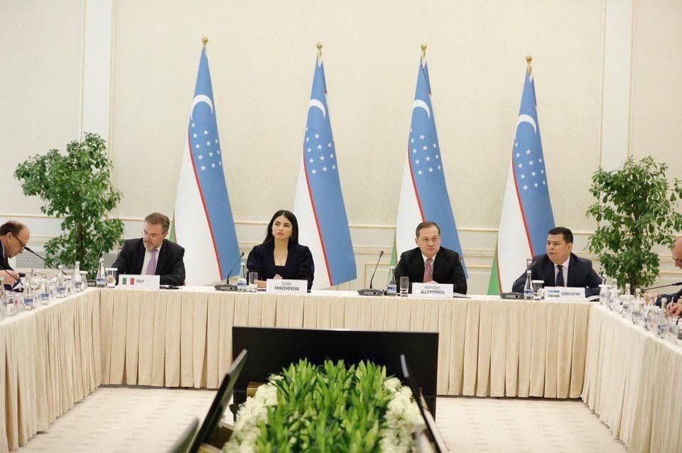 «O‘zbek matbuoti maqtov va targ‘ibot mashinasiga aylantirilgandi» – Samarqandda OAV erkinligi mavzusida xalqaro konferensiya