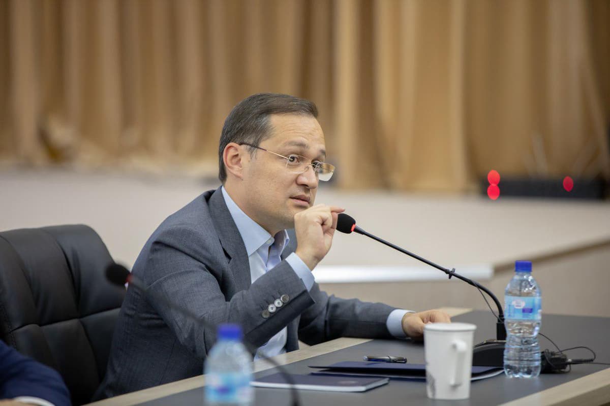 Komil Allamjonov: «Ijtimoiy tarmoqlardagi haqoratli izohlar ogohlantirishdan so‘ng ham o‘chirilmasa javobgarlik kelib chiqadi»