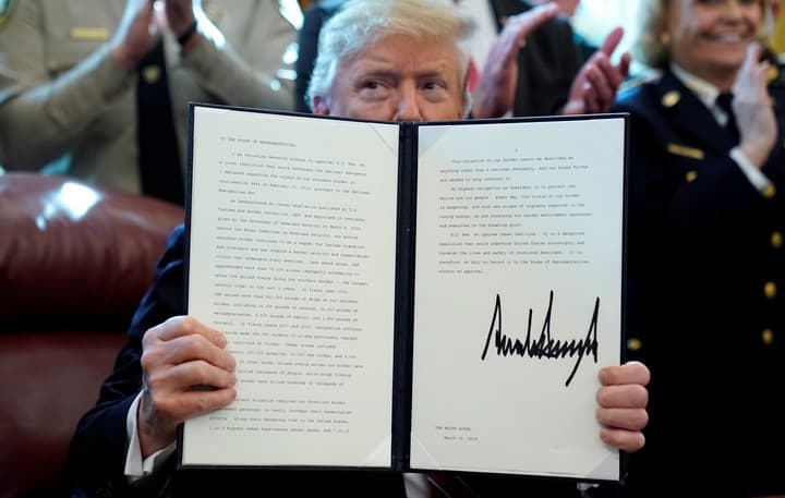 Трамп биринчи марта конгресс қарорига вето қўйди