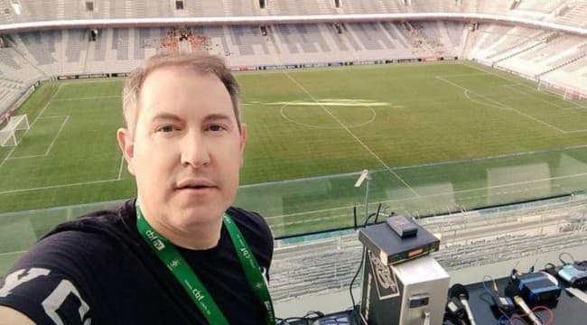 «Шапекоэнсе» самолёти ҳалокатида омон қолган журналист футбол майдонида жон берди